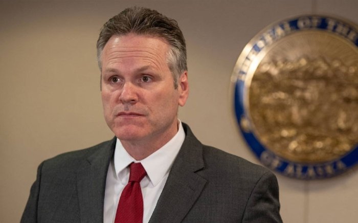 Аляска губернатори Трамп ва Путин ўртасидаги учрашувни ўтказишга тайёр