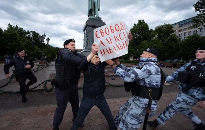 Навалнийни қўллаб-қувватловчи митингларда камида 106 киши ҳибсга олинди
