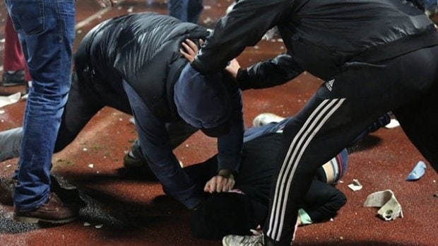 Gulistonda 5-sonli maktab o‘qituvchilari va direktor o‘rinbosari maktab o‘quvchisining yaqin qarindoshlari tomonidan ayovsiz kaltaklanganligi aytilmoqda