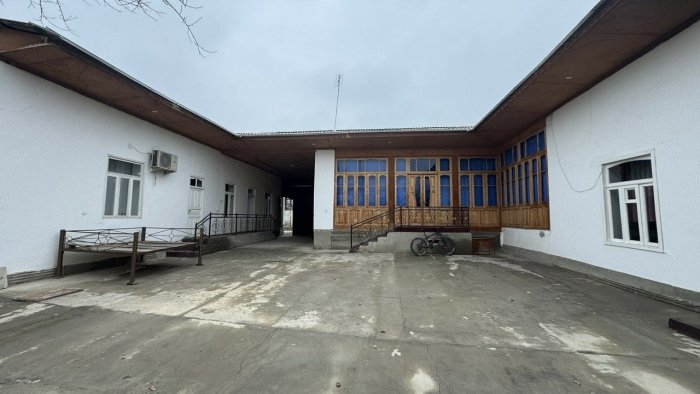 Qarzdor ota aliment evaziga farzandlariga xovli  uy joy berdi