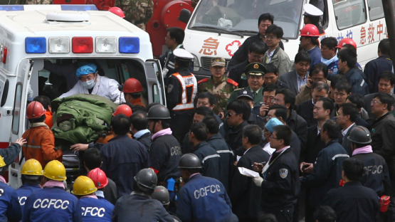 Yosh, jingalak qora tanli ayol bilan jinsiy aloqa