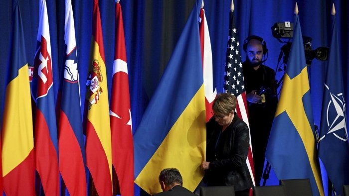 НАТОни Украина эмас, балки ўзининг бўлиниши ташвишга солмоқда