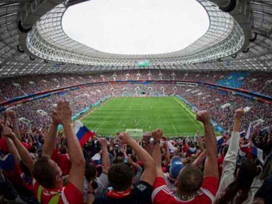 Ekaterinburglik futbol fanati firibgarlikka duch keldi