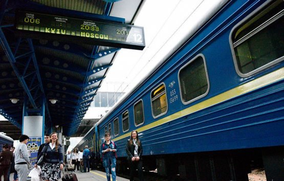 Темир йўл чипта кассаларида чипта сотиб олиш бўйича кимлар устунлик ҳуқуқига эга?