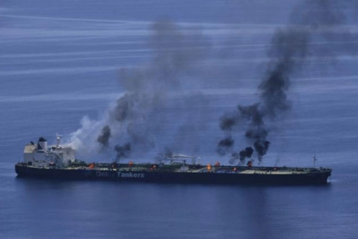 Toliq dudoqli sargish ayolning portlashi surati Ortacha etuk jinsiy aloqa