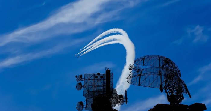 Qatar Eron tomonidan otilgan 17 ta raketa va 6 ta dronni urib tushirdi