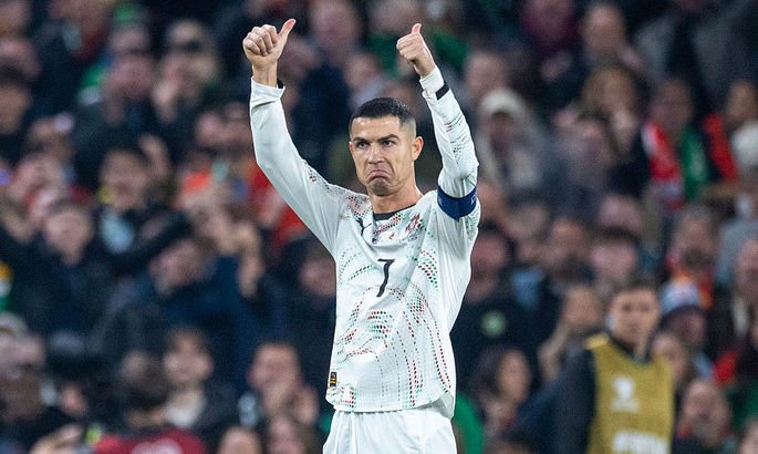 Роналду Оқ уйда Маск, Инфантино ва яна бир қатор машҳур инсонлар билан селфи қилди (фото)