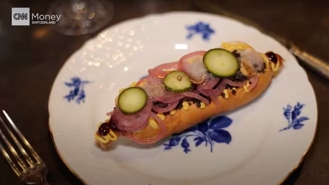 Dunyodagi eng qimmat hot-dog Shveysariyada sotuvga chiqdi 