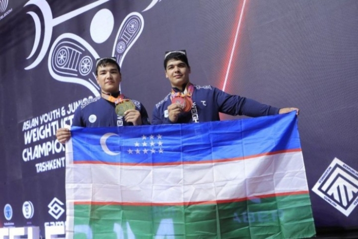 Yapon ayollari ochiq hojatxonaga siyadilar Daria Melnikova aniq sahnalarda