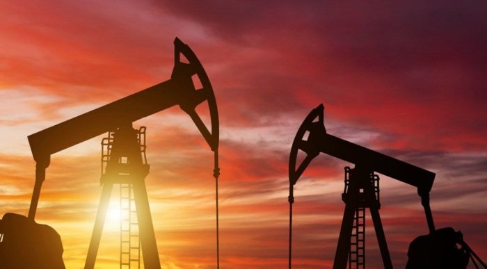 Давлат захиралари бозорга чиқарилди: Нефт нархи яна бир баррел учун 100 доллардан ошди