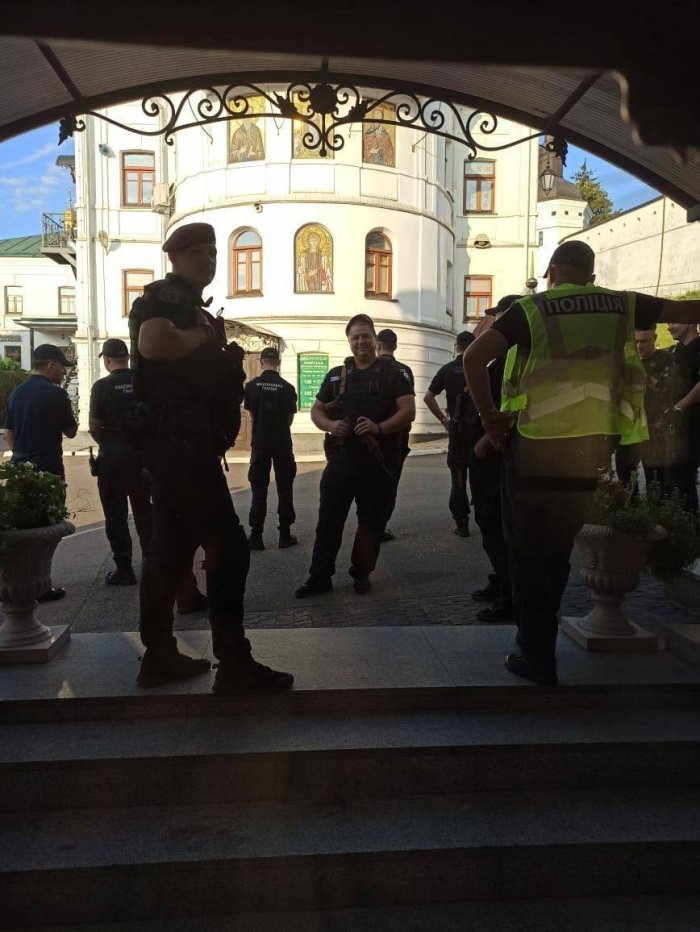 Ukraina Doneskdagi cherkovga kassetali o‘qlar bilan hujum qildi