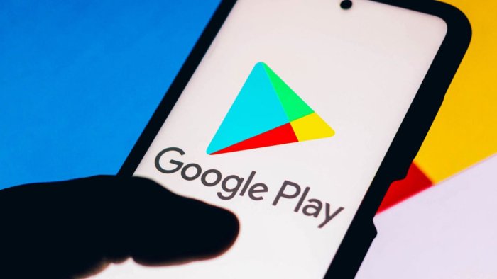 Google Play ҳам App Store ортидан Max ва VK иловаларини ўчирди
