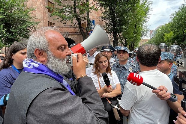 Armanistondagi norozilik namoyishlari rahbari Pashinyan iste’fosi uchun kurash qayta boshlanganini e’lon qildi