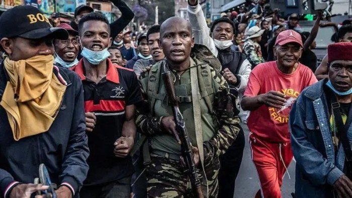 Мадагаскарда ҳарбийлар норозилик намойишларига қўшилди — ОАВ