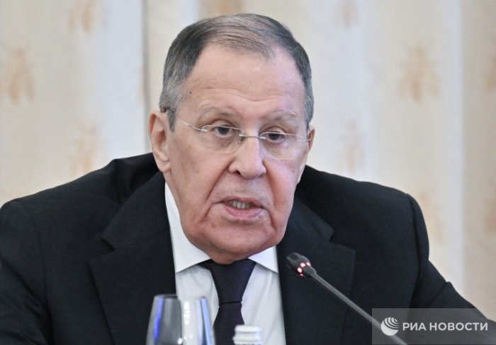 Зеленский жанг майдонида танаффус олишга лойиқ эмас