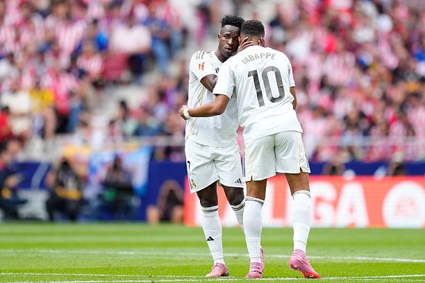 "Реал" Қозоғистонга қайси юлдузларини олиб келаётгани маълум бўлди (ФОТО)