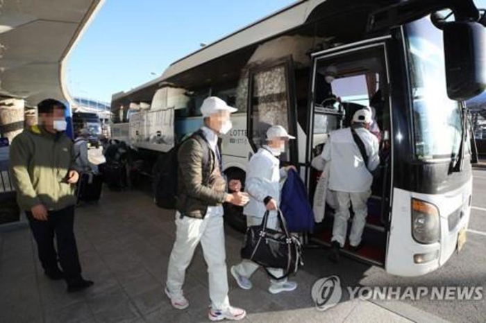 Koronavirus: Koreyada odamlarning avtobuslarga chiqishi taqiqlandi