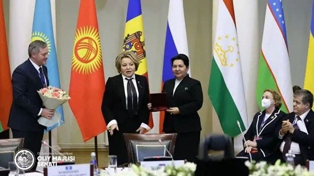 Танзила Нарбаева “Парламент ҳамкорлигини мустаҳкамлаш учун” медали билан тақдирланди