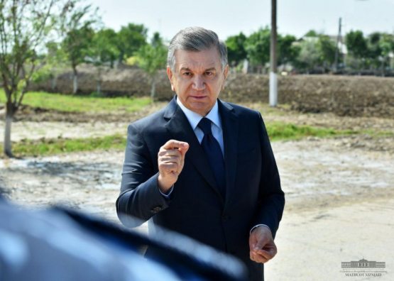 Shavkat Mirziyoyev Sardobada ko‘p qavatli uylar qurilishini boshlab berdi (FOTO)