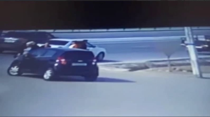 Buxoroda ayol haydovchi o‘zi bilan janjallashgan ayolni mashinasida bosib ketdi