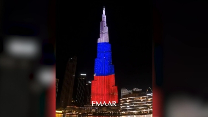 BAAdagi dunyodagi eng baland bino "Burj Xalifa" Rossiya bayrog‘i ranglariga bo‘yaldi