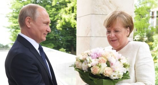 Putin Berlinda Angela Merkel bilan uchrashdi