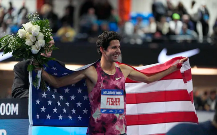 Америкалик спортчи ёпиқ иншоотларда 3000 метрга югуриш бўйича жаҳон рекордини ўрнатди