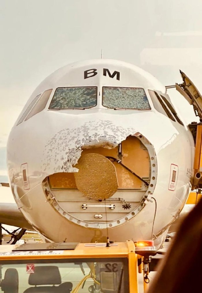 "Ўлимга яқин тажриба." 227 йўловчиси бўлган Ҳиндистоннинг Airbus самолёти фалокатнинг олдини олди