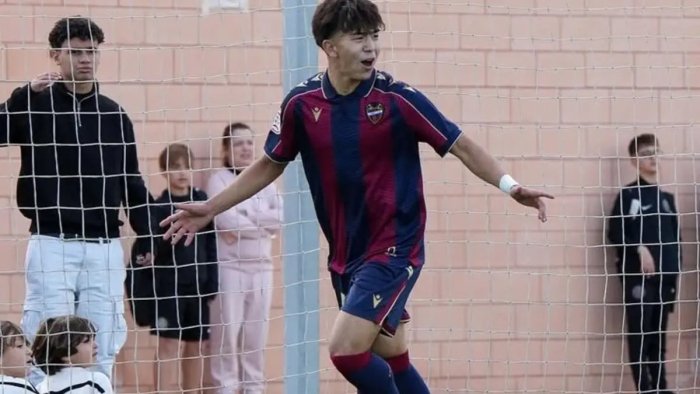 Қозоғистонлик ҳужумчи Ла Лига клуби билан шартнома имзолади