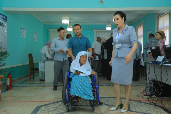 Namanganda 110 yashar momo saylov uchastkasiga 85 yashar qizi bilan keldi Namanganda 110 yashar momo saylov uchastkasiga 85 yashar qizi bilan keldi