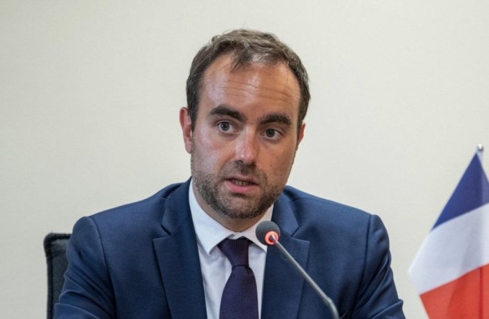 Fransiya bosh vaziri pensiya yoshini 62 yoshdan 64 yoshga oshirishni nazarda tutgan pensiya islohotini to‘xtatib turishni rejalashtirmoqda