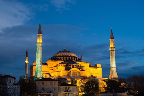 Turkiya oliy sudi Avliyo Sofiya ibodatxonasini masjidga aylantirishga ruxsat berdi