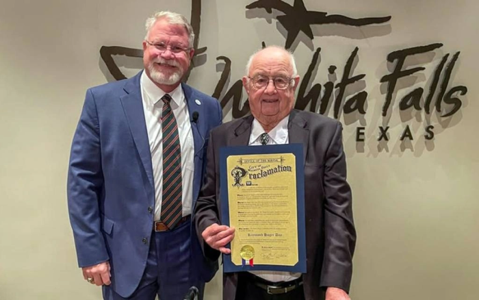 95 yoshli avtobus haydovchisi rekordlar kitobiga kirdi