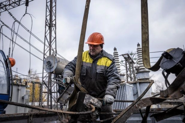 Россиянинг йирик ҳужумидан кейин Украинада барча иссиқлик электр станциялари фаолиятини тўхтатди