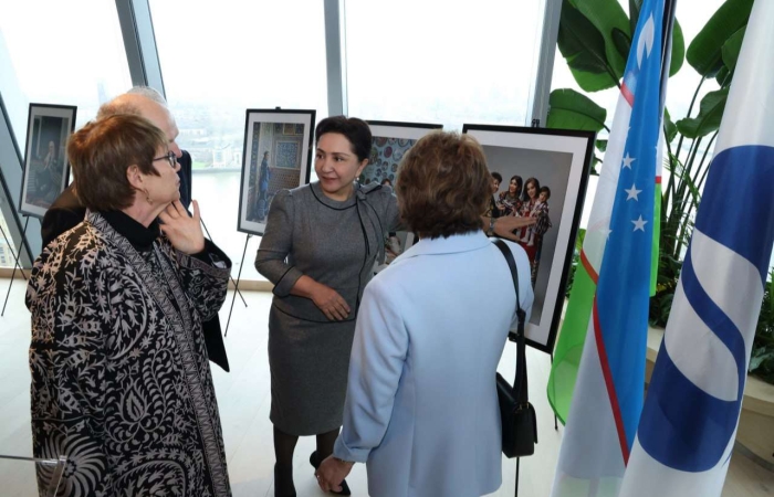 Nemis retro porno komediyalar tarjima bilan Dostlar tomonidan sikilgan kelinning pornosini tomosha qiling