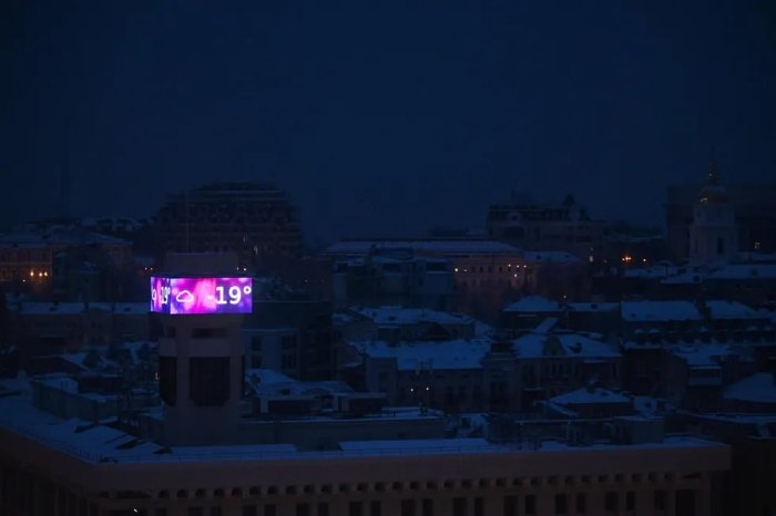 Киевда юзлаб кўп қаватли уйлар иссиқлик ва светсиз қолди (фотолар)