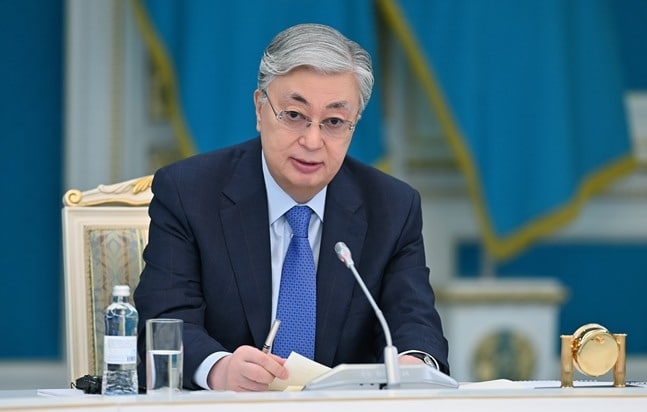 Toqayev prezidentlikka qaysi platformadan nomzodini qo‘yish intrigasini biroz oshkor qildi