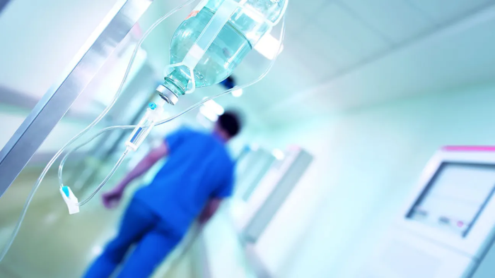 Qosh qo‘yaman deb ko‘z chiqarishdi: soch ektirayotgan bemor vafot etdi