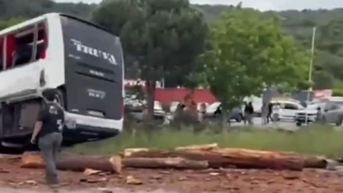 Turkiyada avtobus fojiasi. 8 kishi halok bo‘ldi, 20 nafar jabrlanuvchi shifoxonada Turkiyada avtobus fojiasi. 8 kishi halok bo‘ldi, 20 nafar jabrlanuvchi shifoxonada