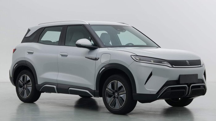 BYD 15 минг доллардан арзонроқ янги Yuan моделини тақдим этди