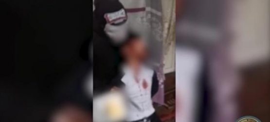 Video: Andijonda niqob taqqan yigit qo‘li va oyog‘i bog‘langan bolaning bo‘yniga pichoq tiradi