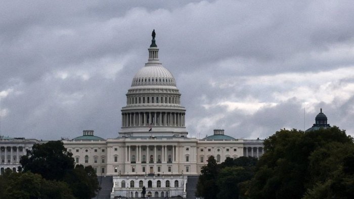 CNN: АҚШ Сенати олтинчи уринишда ҳам ҳукуматни молиялаштириш бўйича келишувга эриша олмади, шатдаун давом этади