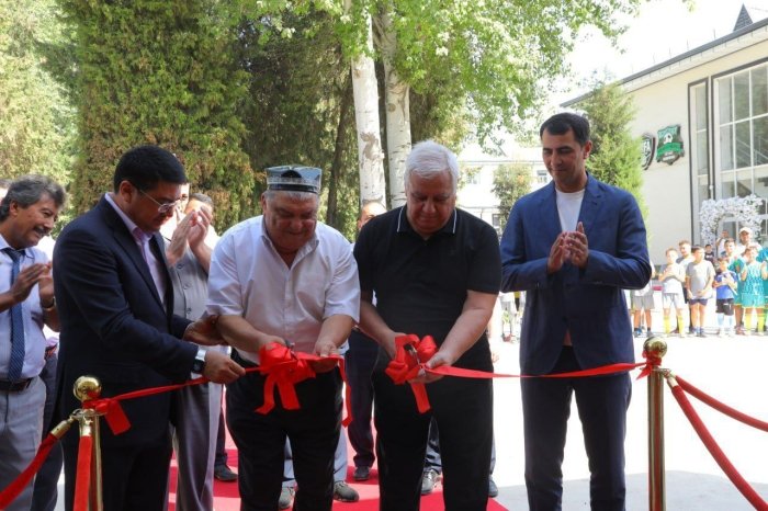 Yangiyo‘l tumanida zamonaviy futbol akademiyasi foydalanishga topshirildi