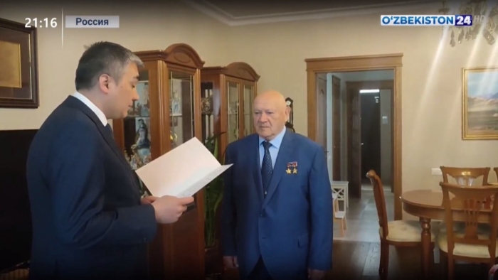 Shavkat Mirziyoyev Vladimir Jonibekovni “Do‘stlik” ordeni bilan mukofotladi