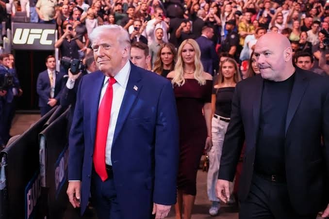 Трамп Оқ уйда ўтказилган “UFC Freedom 250” турнирида иштирок этди