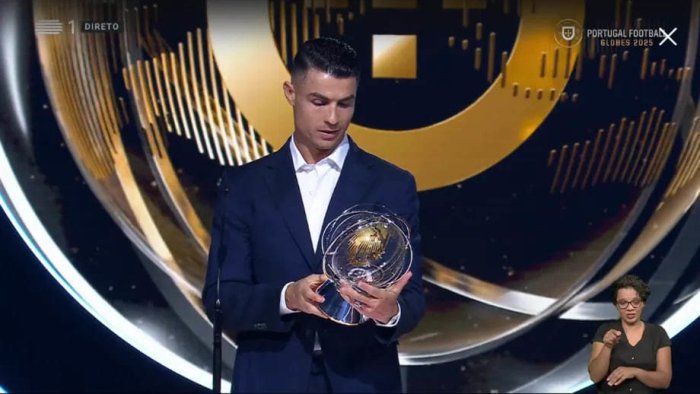 Ronaldu yana bir sovrinni qo‘lga kiritdi