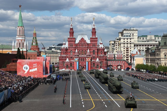 Moskvadagi Qizil maydonda parad boshlandi Moskvadagi Qizil maydonda parad boshlandi