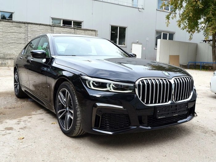 Тошкентда "BMW IX" ҳайдовчиси 87 маротаба йўл ҳаракати қоидаларини бузган. Жарима қанча деб ўйлайсиз?