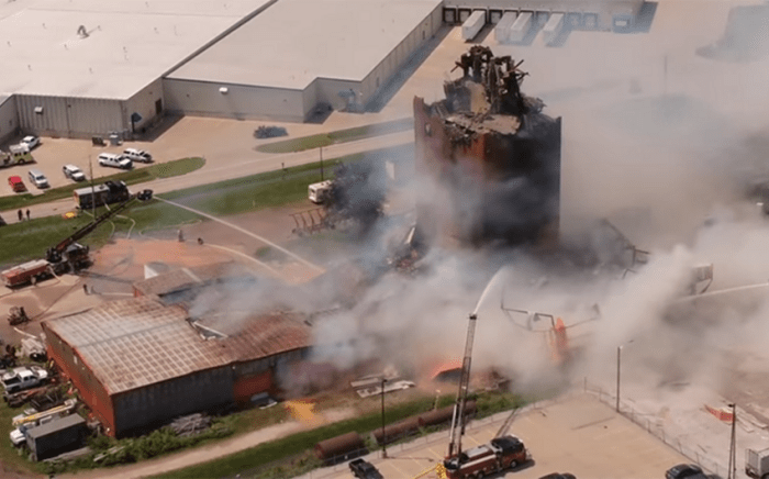 АҚШдаги завод портлаши натижасида вайроналар остидан уч нафар инсоннинг жасади топилди