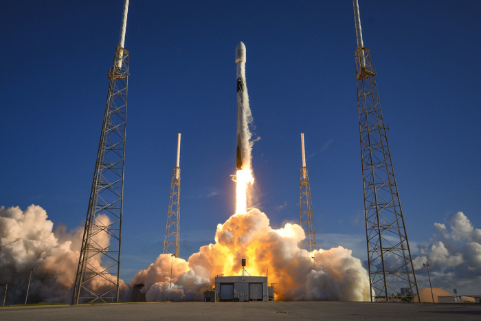SpaceX  Жанубий Кореянинг биринчи Ой сунъий йўлдошини коинотга учирди